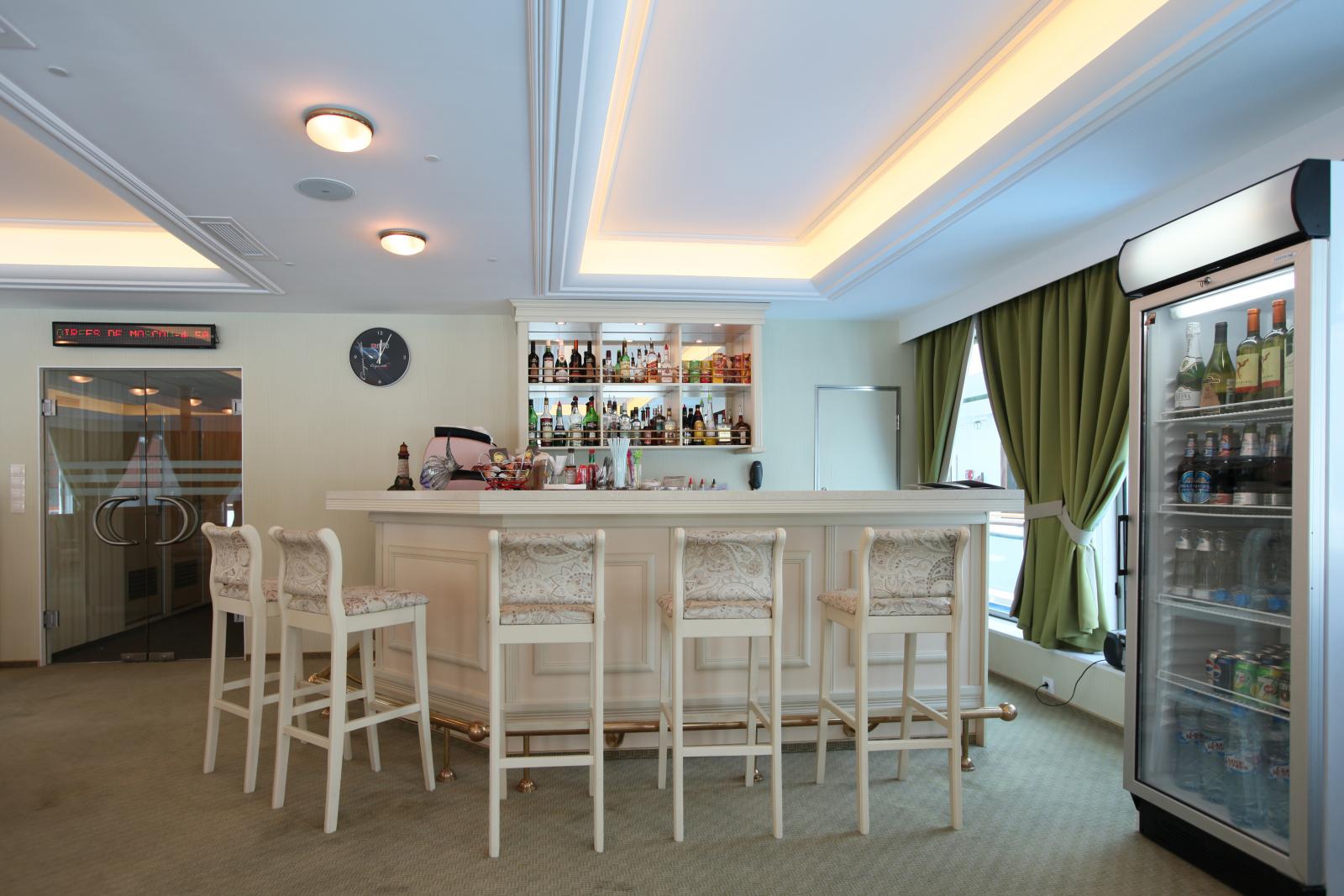 огни большого города теплоход круизы. теплоход петр великий каюты. теплоход литвинов навигация 2023. круизный корабль "петр чайковский. теплоход огни большого города.